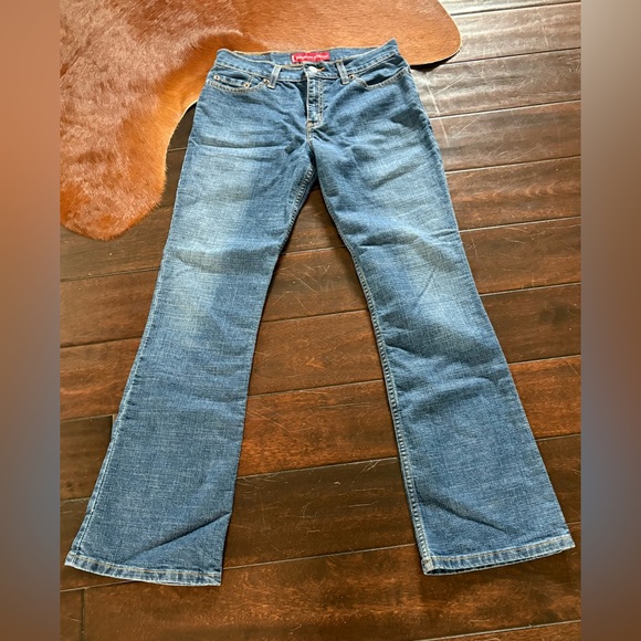 Levi's Denim - Vintage Y2K Levi's 518 Women's Boot Cut Flared Jeans in Medium Blue Wash